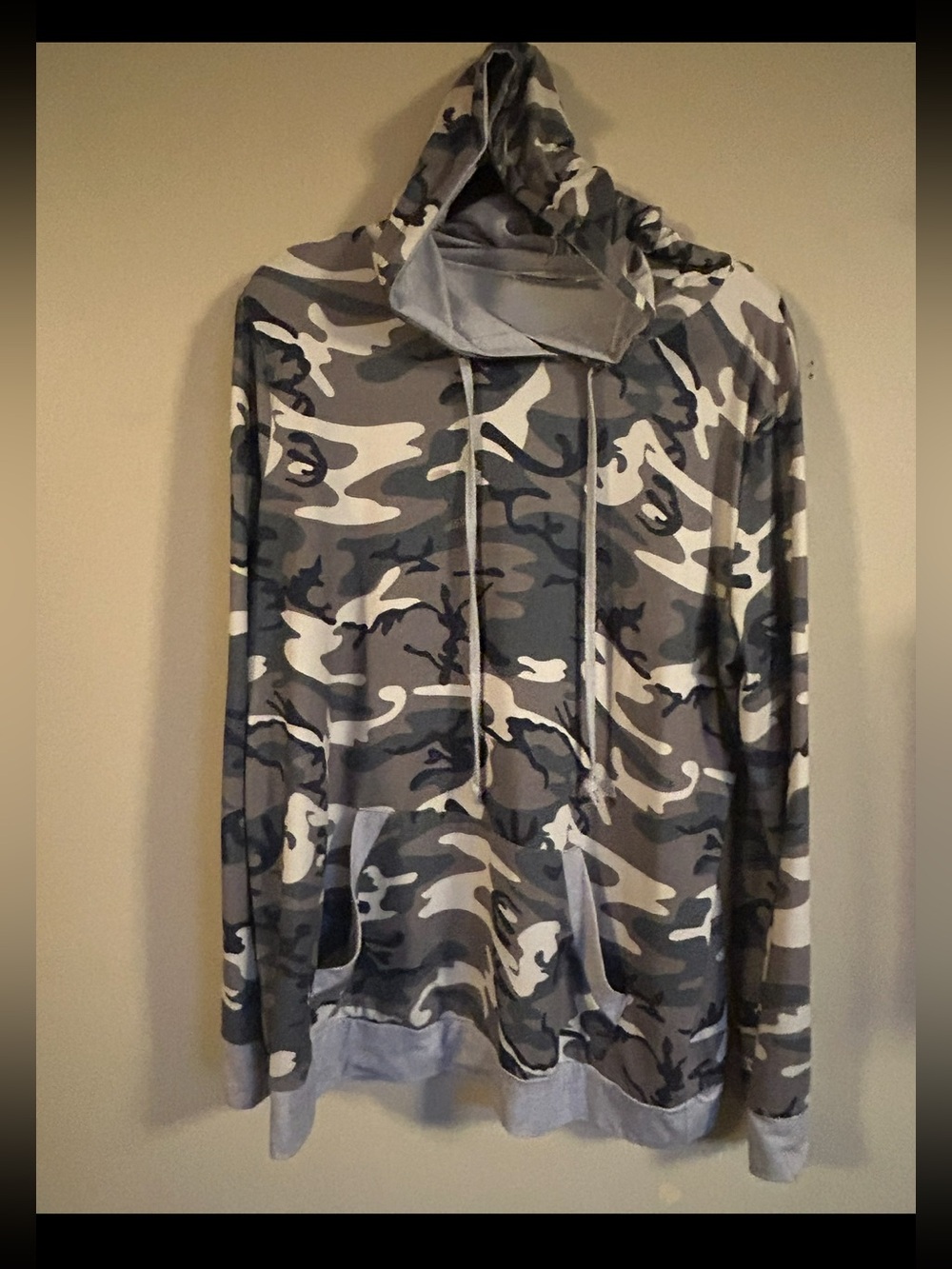 Angashion Women’s Gray Camo Pullover Hoodie – XL